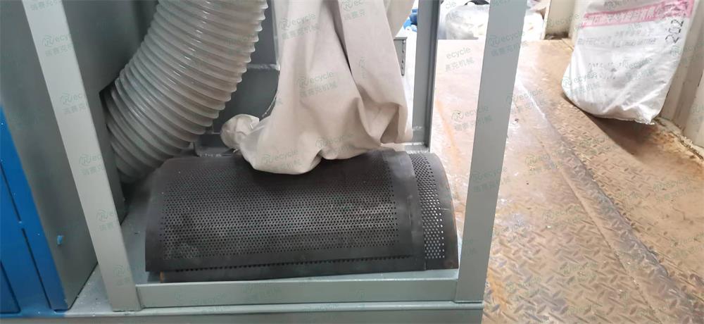 金屬破碎之銅線加工機發(fā)貨2.jpg